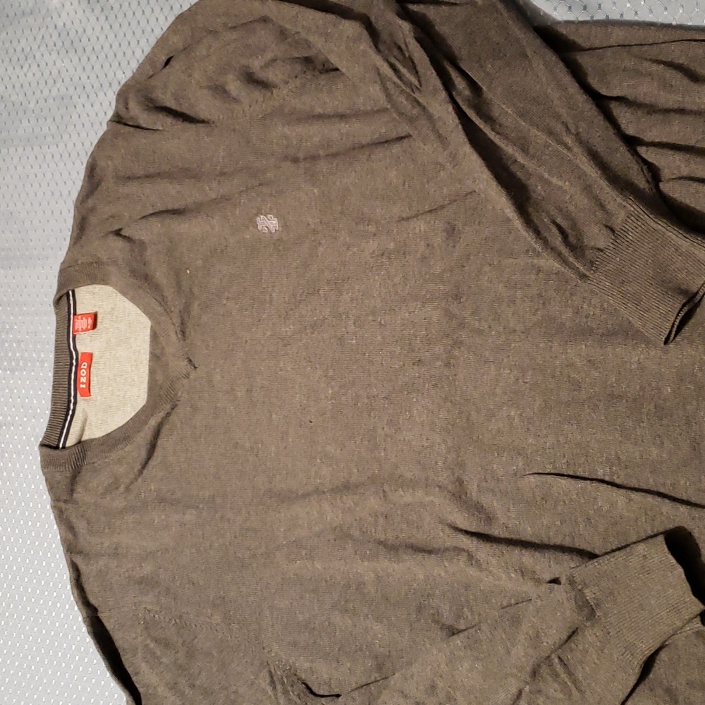 Mens v-neck Izod sweater